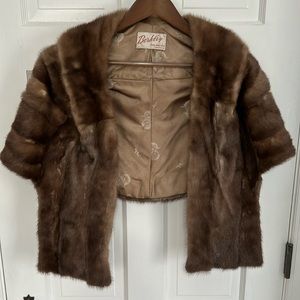 Berkley bon marché Fur stole in excellent vintage condition.  Two pockets.